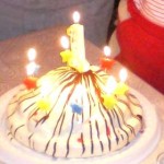 Бусин торт со свечами.