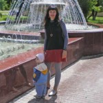 Мама, Настя и фонтан.